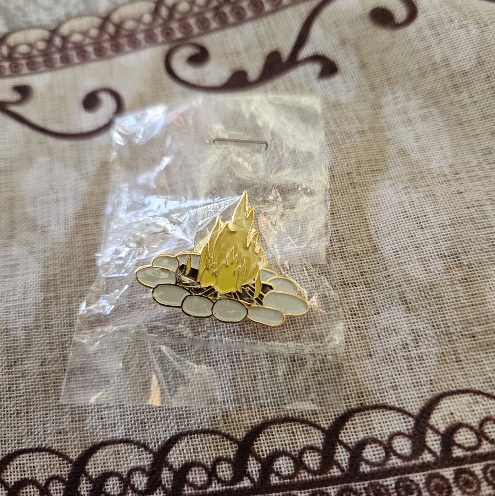 Firepit bonfire pin pendant 😍💖✨️🔥🪵